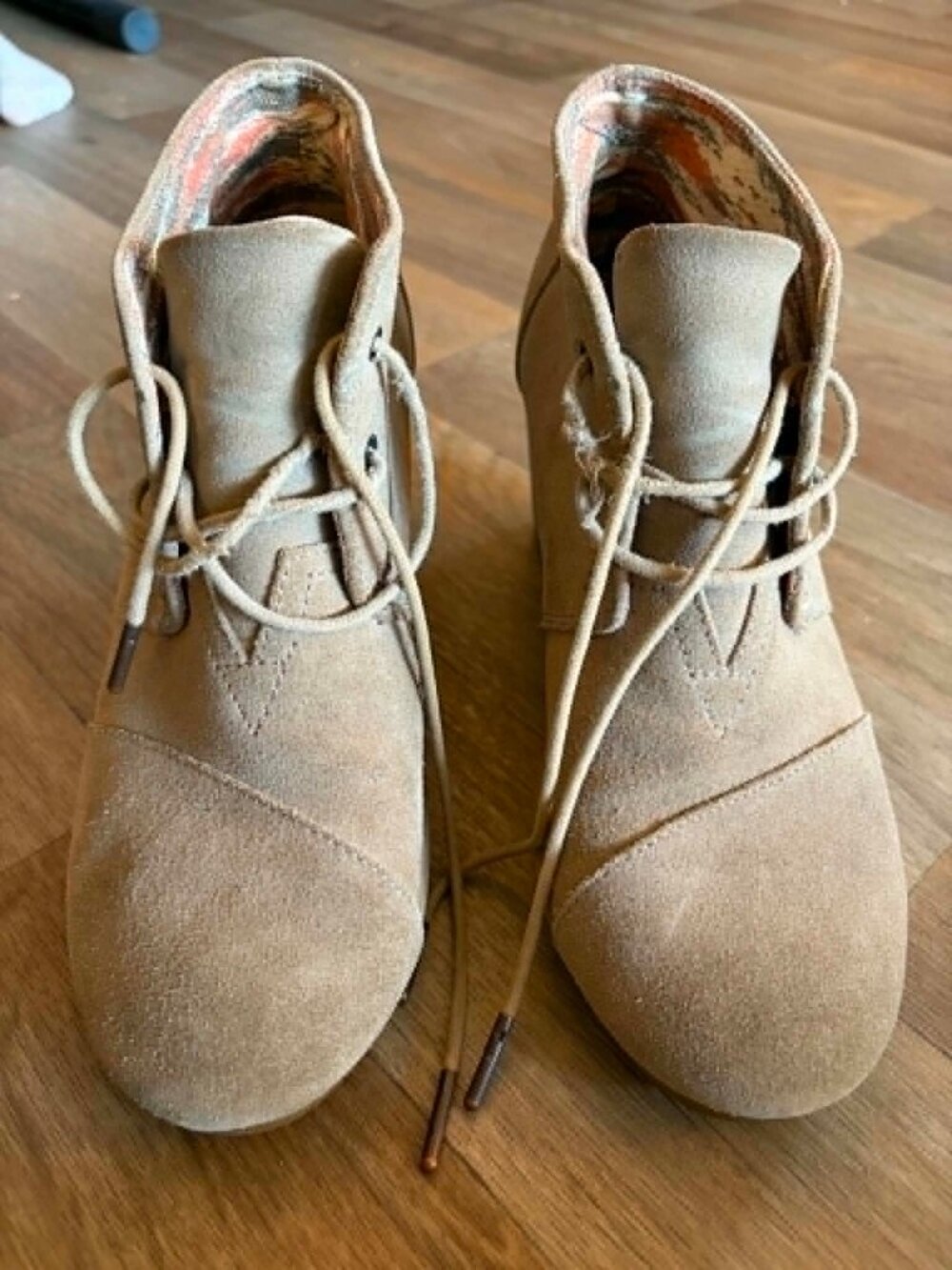 GUC TOMS Desert Wedge Suede Lace Up Bootie 9